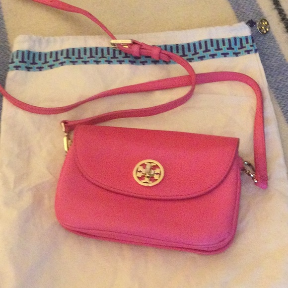 Tory Burch Hot Pink Leather Crossbody with Gold Logo - Picture 9 of 9